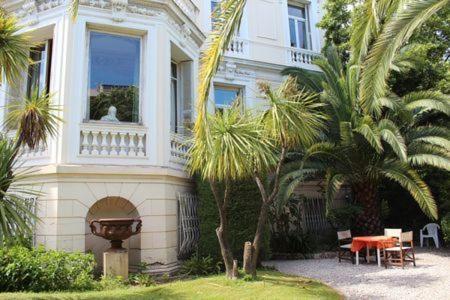 Hotel Aiglon Menton Exterior photo